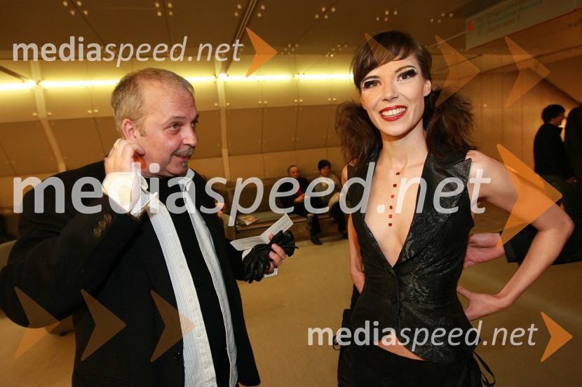 Janez Pirc, izvršni producent filma Hit poletja in Ula Furlan, igralkaViktorji 2008, druženje pred dvorano