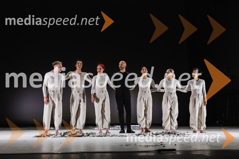  Luka Vodopivec, plesalec;  Michal Rynia, koreograf, MN dance Company;  Nastja Bremec Rynia, koreografinja, MN dance Company;  Francesco Gammino, koreograf;  Denise Camassa, plesalka;  Noemi Capuano, plesalka;  Eri Nishibara, plesalkaTo the moon and back, premiera v SNG Nova Gorica