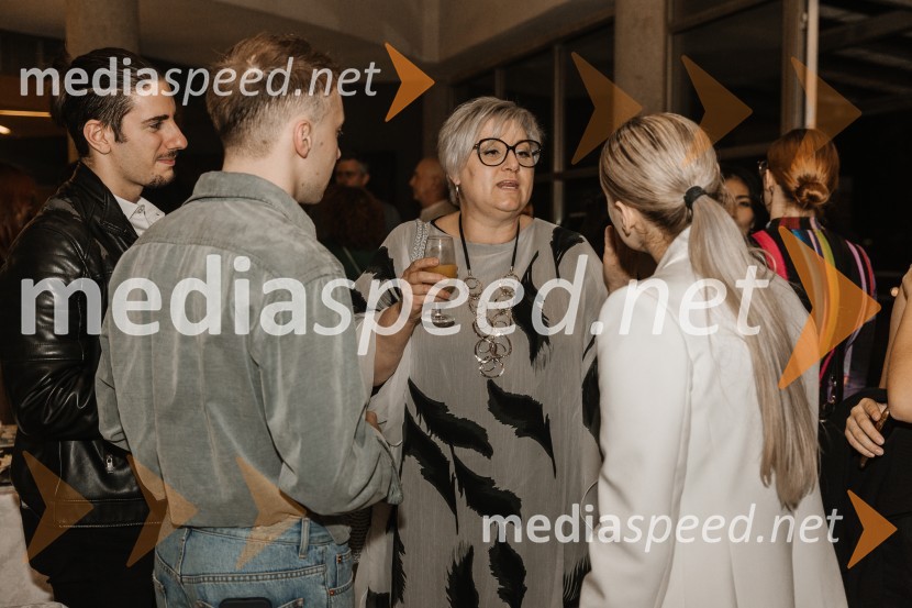  Luka Vodopivec, plesalec;  ... ;  Noemi Capuano, plesalkaTo the moon and back, premiera v SNG Nova Gorica