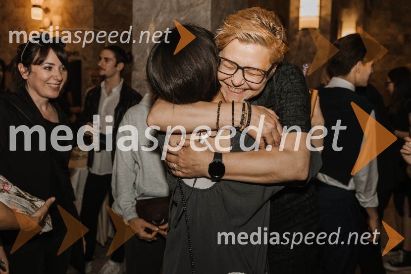  Eri Nishibara, plesalka;  ... To the moon and back, premiera v SNG Nova Gorica