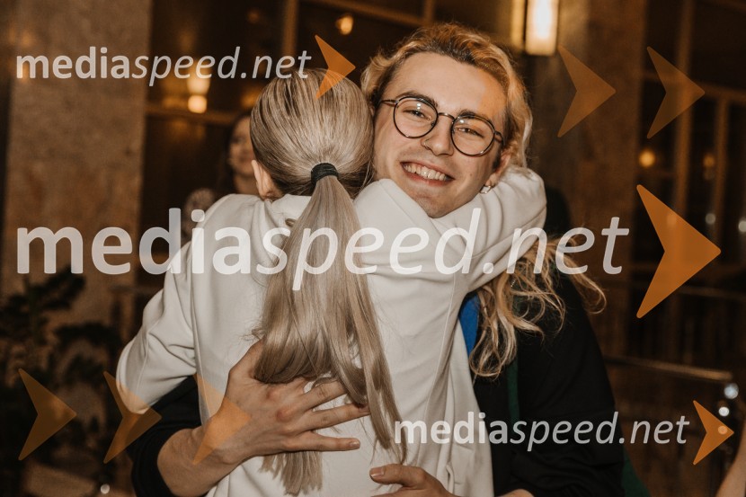  Noemi Capuano, plesalka;  ... To the moon and back, premiera v SNG Nova Gorica