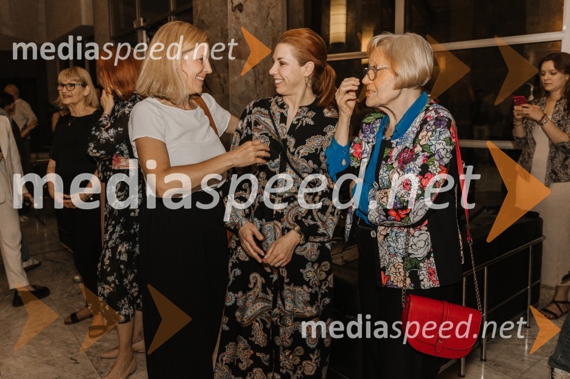  Metka Sulič, odnosi z javnostjo SNG Nova Gorica;  Ana  Kržišnik Blažica, dramaturginja;  ... To the moon and back, premiera v SNG Nova Gorica