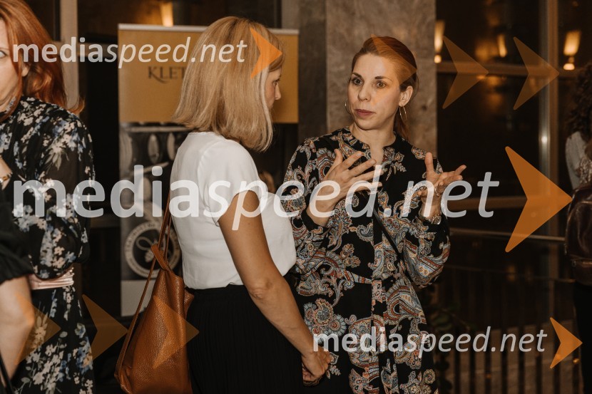  Metka Sulič, odnosi z javnostjo SNG Nova Gorica;  Ana  Kržišnik Blažica, dramaturginjaTo the moon and back, premiera v SNG Nova Gorica