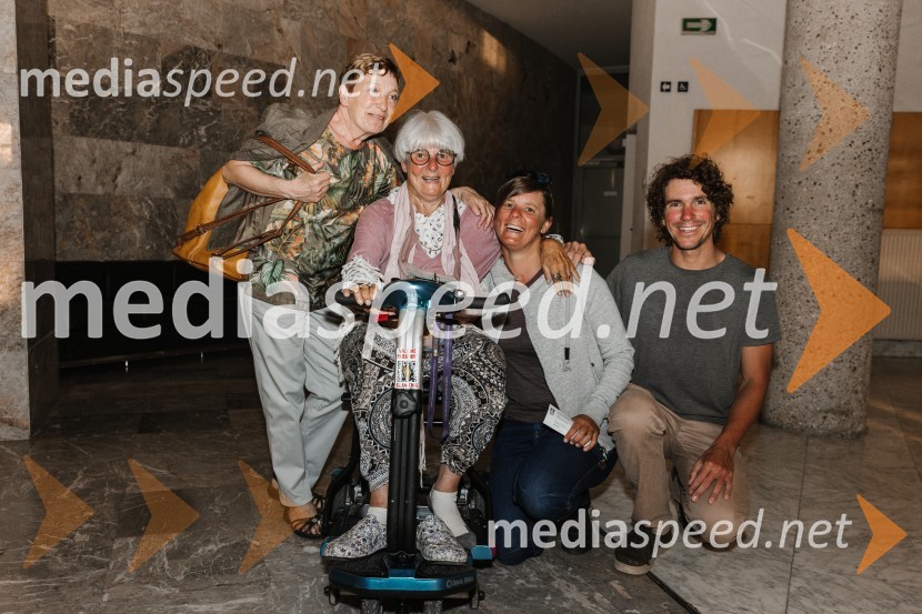 To the moon and back, premiera v SNG Nova Gorica