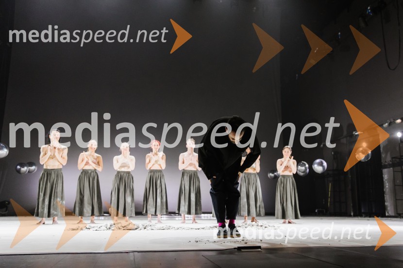  Luca Signoretti, koreografTo the moon and back, premiera v SNG Nova Gorica