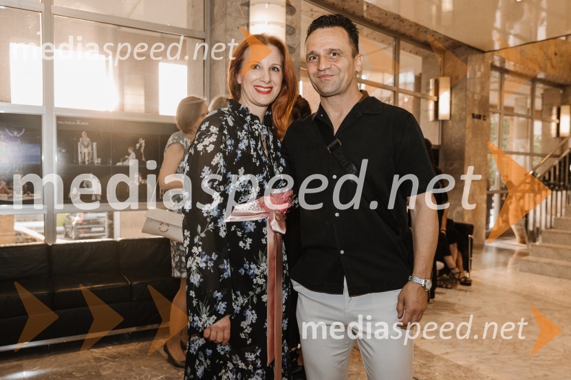  ... ;   Simon Rosič, podžupan, Mestna občina Nova GoricaTo the moon and back, premiera v SNG Nova Gorica