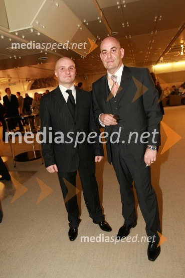 Branko Čakarmiš, programski direktor Pro Plus (POP TV in Kanal A) in Pavel Vrabec, namestnik generalnega direktorja Pro Plus (POP TV in Kanal A)Viktorji 2008, druženje pred dvorano