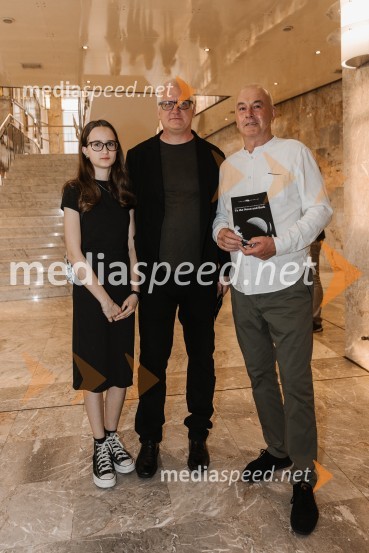 To the moon and back, premiera v SNG Nova Gorica