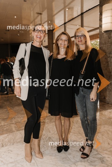  ... ;  Mojca Strehar Filac, WOAF;  Ana Zavrtanik Ugrin, Intra lighting d.o.o.To the moon and back, premiera v SNG Nova Gorica