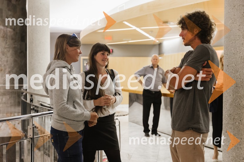 To the moon and back, premiera v SNG Nova Gorica