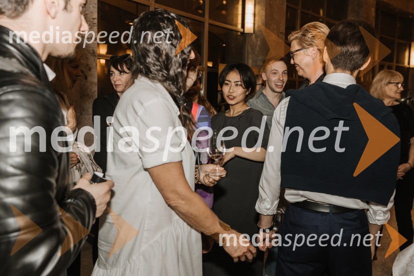  Eri Nishibara, plesalkaTo the moon and back, premiera v SNG Nova Gorica