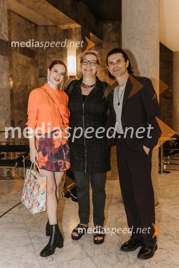  Nastja Bremec Rynia, koreografinja, MN dance Company;  ... ;  Michal Rynia, koreograf, MN dance CompanyTo the moon and back, premiera v SNG Nova Gorica