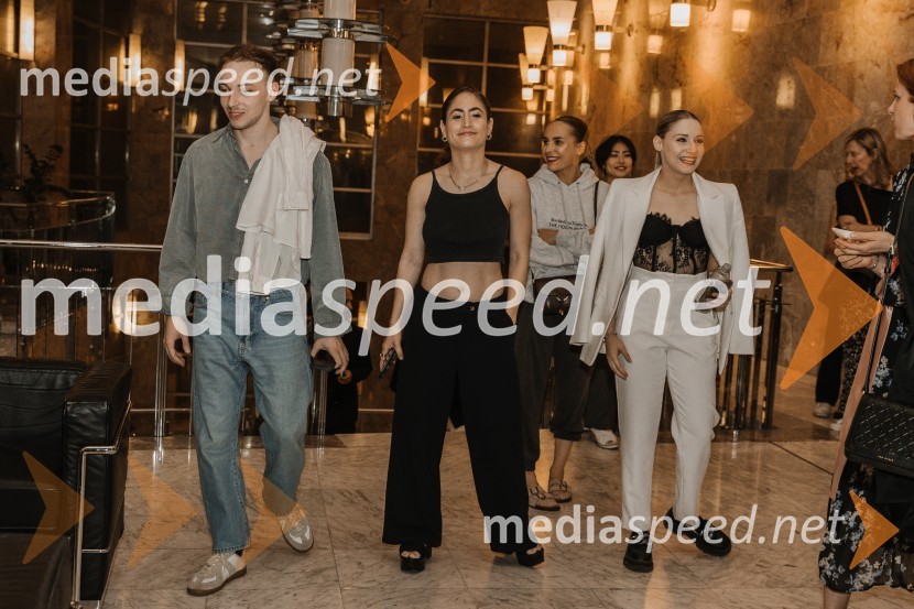  Luka Vodopivec, plesalec;  Atara Fink, plesalka;  Noemi Capuano, plesalkaTo the moon and back, premiera v SNG Nova Gorica