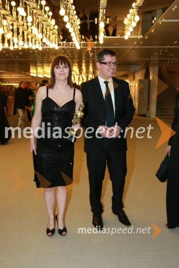 Špela Šipek, urednica dnevnoinformativnega programa 24ur na Pop TV in Denis OštirViktorji 2008, druženje pred dvorano