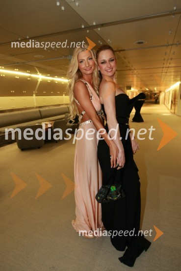 Lucija Gubenšek, TV voditeljica in manekenka in Tina Vrhovnik - Cavazza, vizažistkaViktorji 2008, druženje pred dvorano