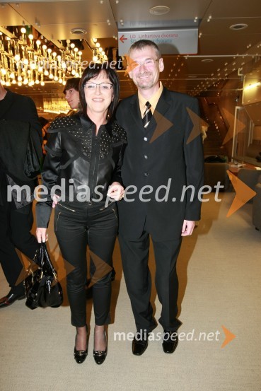 Andrijana Starina Kosem, predsednica nadzornega sveta Dela z možemViktorji 2008, druženje pred dvorano