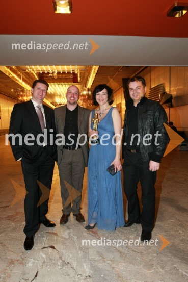 Marko Kolbl, lastnik Radia Center, David Irgolič, glavni in odgovorni urednik radia Center, Polona Požgan, voditeljica jutranjega programa na Radiu Center in ...Viktorji 2008, druženje pred dvorano