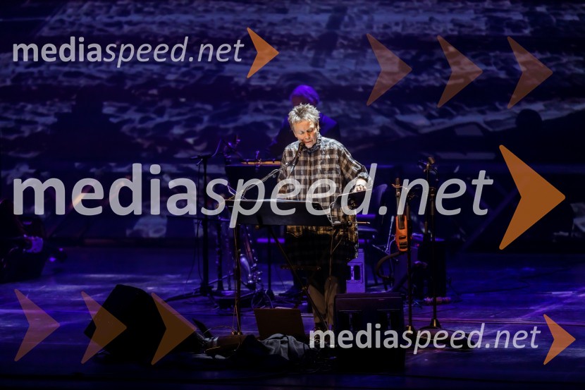  Laurie Anderson, ameriška umetnicaLaurie Anderson: Let X=X, koncert ameriške umetnice na odru Cankarjevega doma