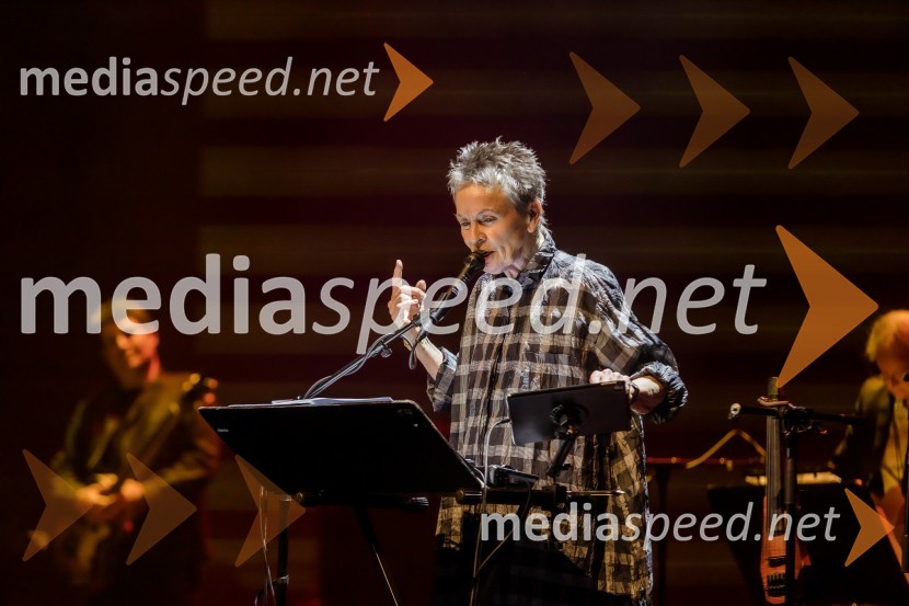  Laurie Anderson, ameriška umetnicaLaurie Anderson: Let X=X, koncert ameriške umetnice na odru Cankarjevega doma