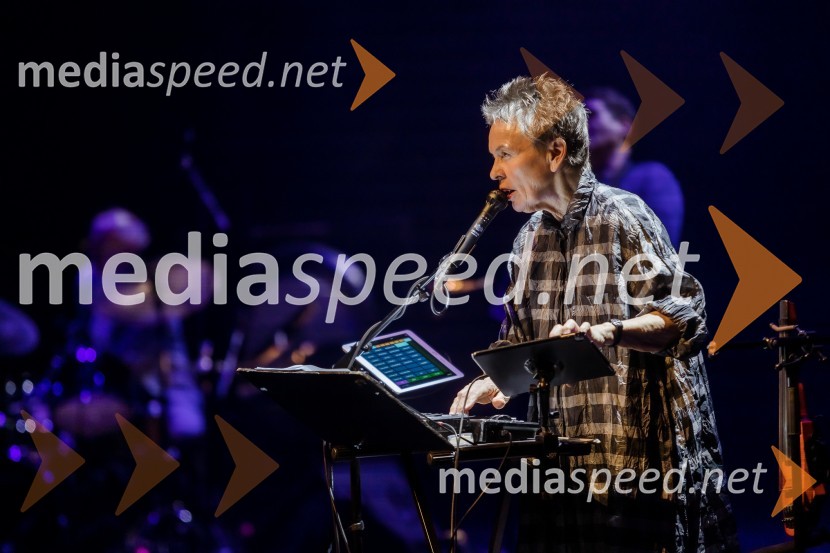  Laurie Anderson, ameriška umetnicaLaurie Anderson: Let X=X, koncert ameriške umetnice na odru Cankarjevega doma