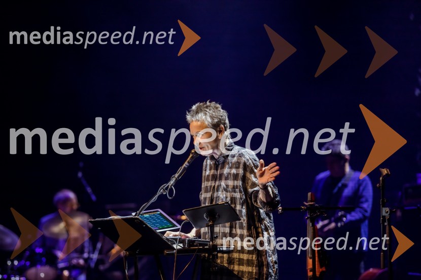  Laurie Anderson, ameriška umetnicaLaurie Anderson: Let X=X, koncert ameriške umetnice na odru Cankarjevega doma