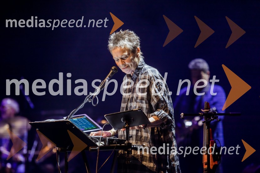  Laurie Anderson, ameriška umetnicaLaurie Anderson: Let X=X, koncert ameriške umetnice na odru Cankarjevega doma