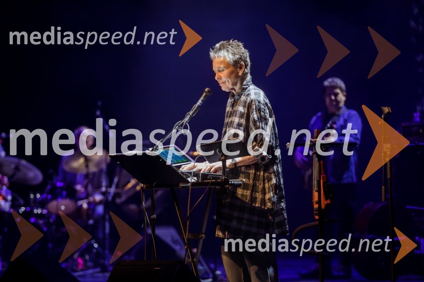  Laurie Anderson, ameriška umetnicaLaurie Anderson: Let X=X, koncert ameriške umetnice na odru Cankarjevega doma