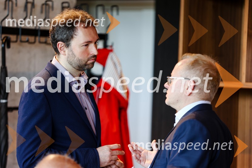  Vito Žuraj, skladatelj; mag. Aleš Drenik, vodja programa resne glasbe, opere in balet, Cankarjev domNovinarska konferenca Cankarjevega doma s predstavitvijo nove sezone 2023/24