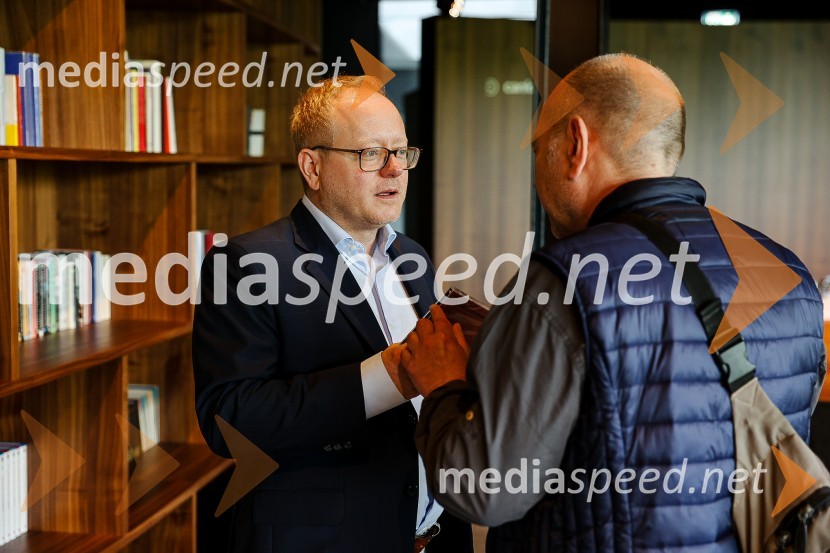 mag. Aleš Drenik, vodja programa resne glasbe, opere in balet, Cankarjev dom;  Milko Lazar, skladatelj, pianistNovinarska konferenca Cankarjevega doma s predstavitvijo nove sezone 2023/24