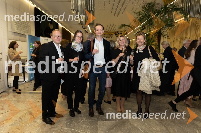 mag. Aleš Drenik, vodja programa resne glasbe, opere in balet, Cankarjev dom;  ... ;  ... ;  ... ;  ... Sezono zlatega abonmaja v Cankarjevem domu sklenil Orkester Tonkünstler