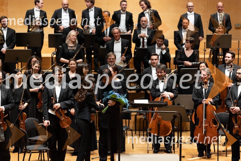  ... ;  Yutaka Sado, dirigentSezono zlatega abonmaja v Cankarjevem domu sklenil Orkester Tonkünstler