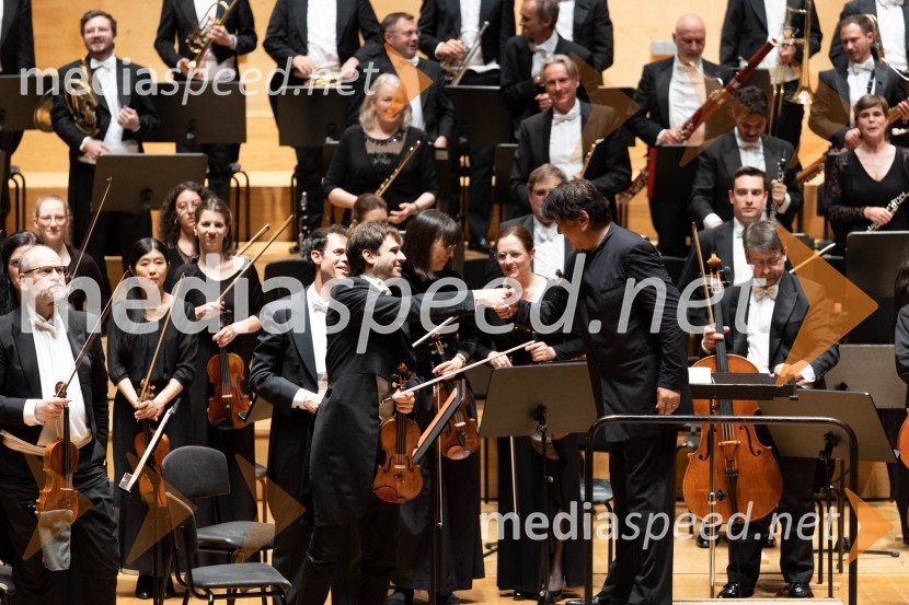  ... ;  Yutaka Sado, dirigentSezono zlatega abonmaja v Cankarjevem domu sklenil Orkester Tonkünstler