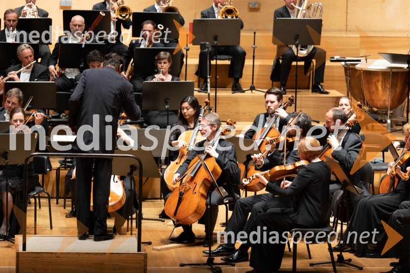  Yutaka Sado, dirigentSezono zlatega abonmaja v Cankarjevem domu sklenil Orkester Tonkünstler