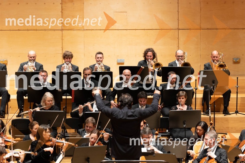  Yutaka Sado, dirigentSezono zlatega abonmaja v Cankarjevem domu sklenil Orkester Tonkünstler