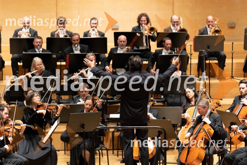  Yutaka Sado, dirigentSezono zlatega abonmaja v Cankarjevem domu sklenil Orkester Tonkünstler