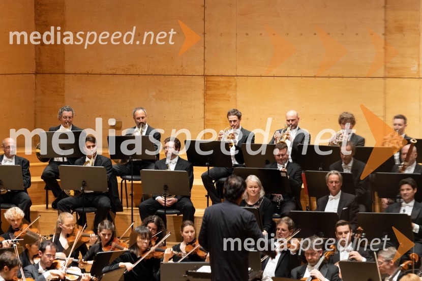  Yutaka Sado, dirigentSezono zlatega abonmaja v Cankarjevem domu sklenil Orkester Tonkünstler