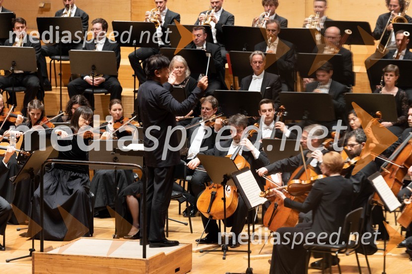  Yutaka Sado, dirigentSezono zlatega abonmaja v Cankarjevem domu sklenil Orkester Tonkünstler