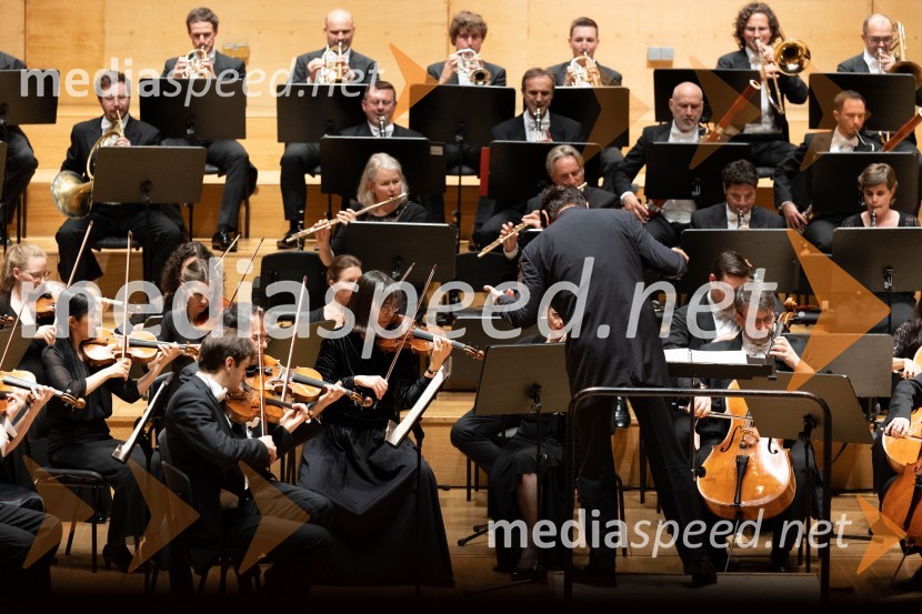  Yutaka Sado, dirigentSezono zlatega abonmaja v Cankarjevem domu sklenil Orkester Tonkünstler