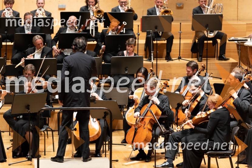  Yutaka Sado, dirigentSezono zlatega abonmaja v Cankarjevem domu sklenil Orkester Tonkünstler