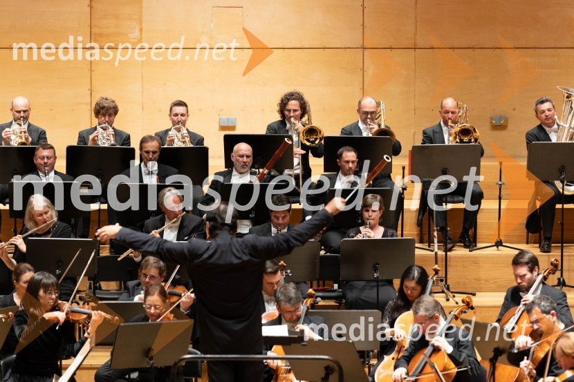  Yutaka Sado, dirigentSezono zlatega abonmaja v Cankarjevem domu sklenil Orkester Tonkünstler