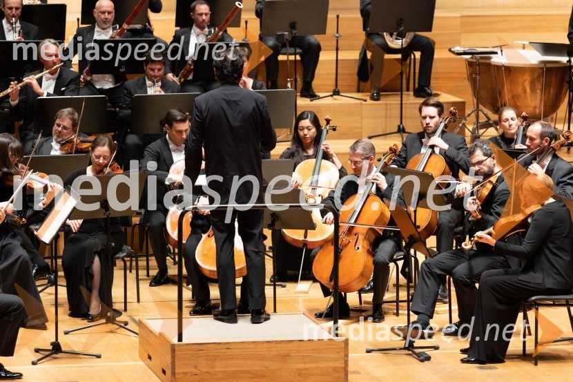  Yutaka Sado, dirigentSezono zlatega abonmaja v Cankarjevem domu sklenil Orkester Tonkünstler