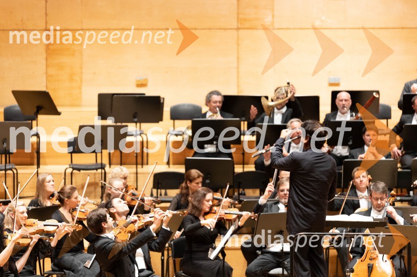  Yutaka Sado, dirigentSezono zlatega abonmaja v Cankarjevem domu sklenil Orkester Tonkünstler