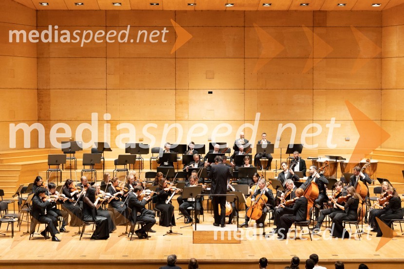  Yutaka Sado, dirigentSezono zlatega abonmaja v Cankarjevem domu sklenil Orkester Tonkünstler