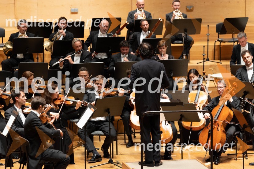  Yutaka Sado, dirigentSezono zlatega abonmaja v Cankarjevem domu sklenil Orkester Tonkünstler