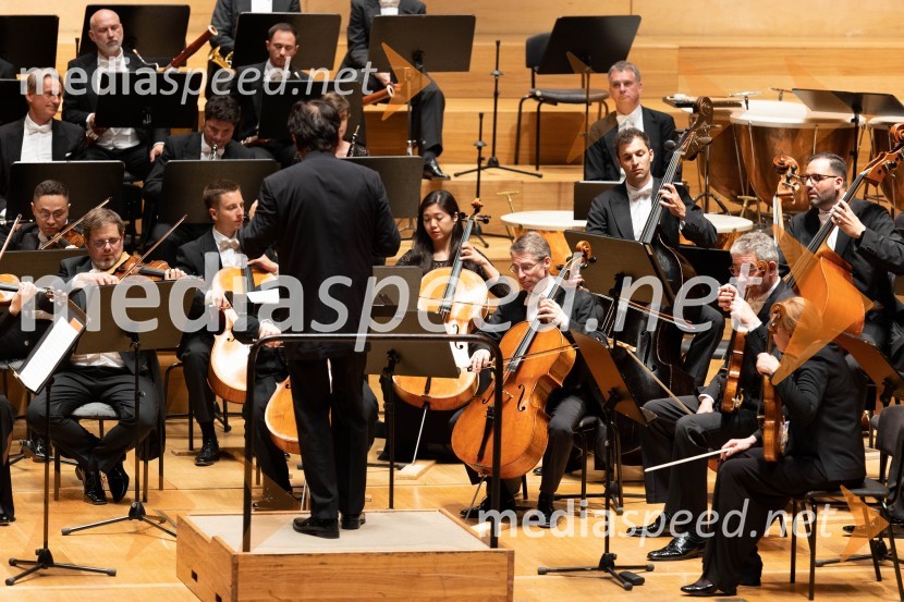  Yutaka Sado, dirigentSezono zlatega abonmaja v Cankarjevem domu sklenil Orkester Tonkünstler