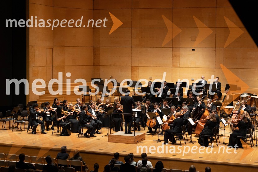  Yutaka Sado, dirigentSezono zlatega abonmaja v Cankarjevem domu sklenil Orkester Tonkünstler