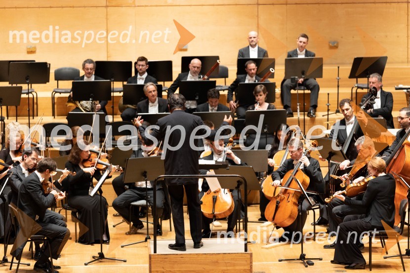  Yutaka Sado, dirigentSezono zlatega abonmaja v Cankarjevem domu sklenil Orkester Tonkünstler