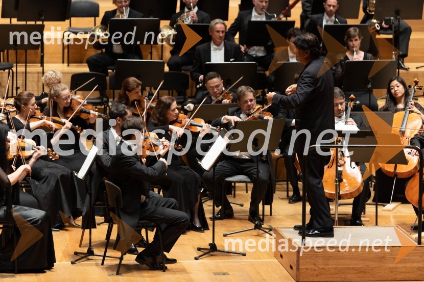  Yutaka Sado, dirigentSezono zlatega abonmaja v Cankarjevem domu sklenil Orkester Tonkünstler