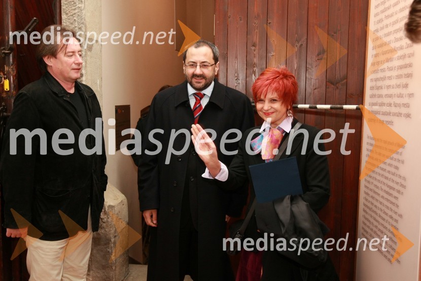 Vladimir Rukavina, direktor Narodnega doma Maribor in predsednik začasnega sekretariata EPK 2012, dr. József Györkös, državni sekretar Ministrstva za visoko šolstvo, znanost in tehnologijo in Majda Širca, ministrica za kulturoMed bliščem in bedo srednjega veka, odprtje drugega dela stalne razstave v Pokrajinskem muzeju Maribor