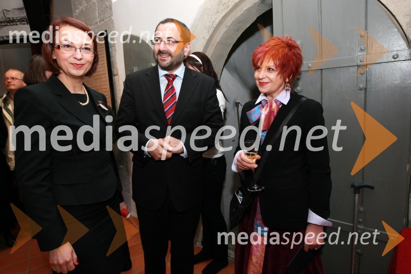 Mirjana Koren, direktorica Pokrajinskega muzeja Maribor, dr. József Györkös, državni sekretar Ministrstva za visoko šolstvo, znanost in tehnologijo in Majda Širca, ministrica za kulturoMed bliščem in bedo srednjega veka, odprtje drugega dela stalne razstave v Pokrajinskem muzeju Maribor